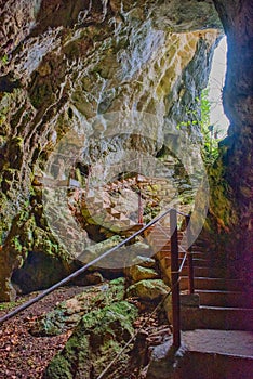 Jaskyňa 
